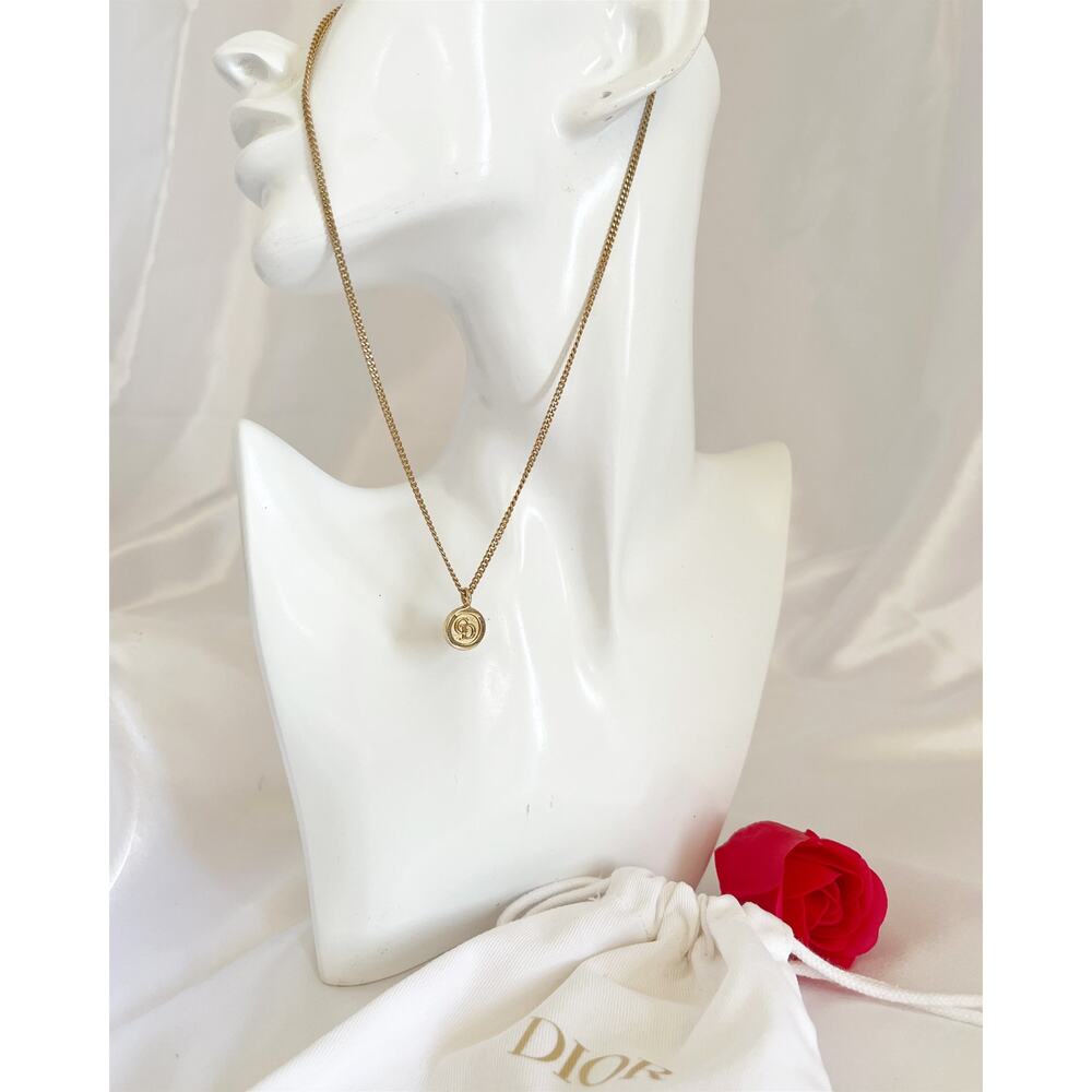 Christian Dior Interlocking Gold Circle Pendant Necklace - Picture 9 of 10